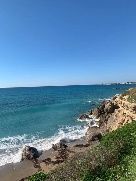 Deniz kıyısının güzel manzarası