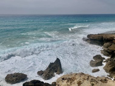 Deniz kıyısının güzel manzarası