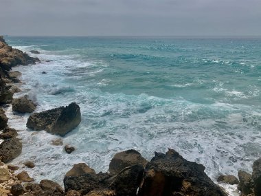 Deniz kıyısının güzel manzarası