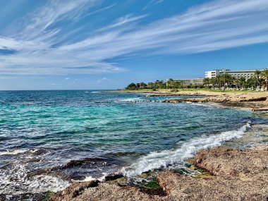 Deniz kıyısının güzel manzarası