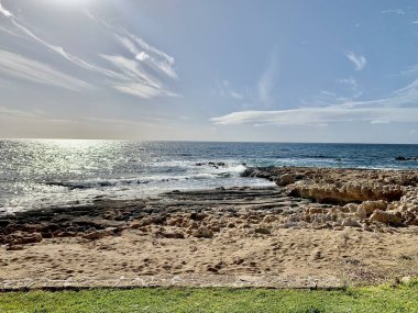 Deniz kıyısının güzel manzarası