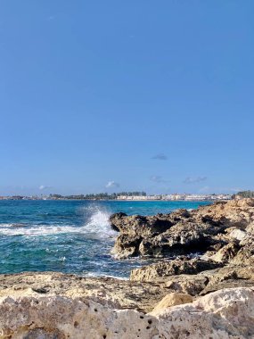 Deniz kıyısının güzel manzarası