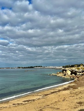 Deniz kıyısının güzel manzarası