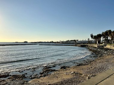 Deniz kıyısının güzel manzarası