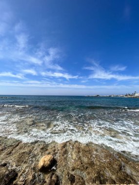 Deniz kıyısının güzel manzarası