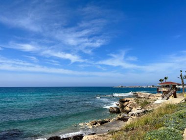 Deniz kıyısının güzel manzarası