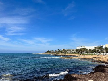 İsrail 'in kuzeyindeki Akdeniz sahili manzarası.
