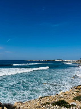 Deniz kıyısının güzel manzarası