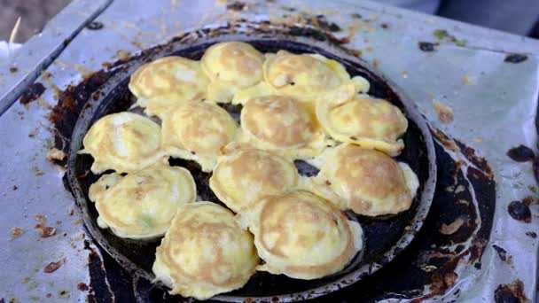 Жареные Яйца Правило Называют Закуски Индонезии Которые Сформированы Приготовлены Готовы — стоковое видео