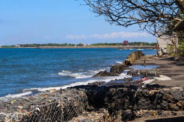 beautiful view of Cacalan Banyuwangi beach with mountains in the background