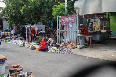 Kudus, December 2022. Photo of food, drink, vegetable and fruit vendors on the side of the road.
