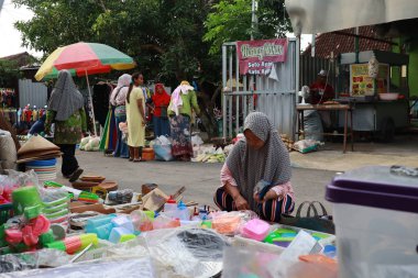 Kudus, December 2022. Photo of food, drink, vegetable and fruit vendors on the side of the road.