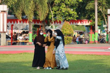 Kudus, December 2022. Photo of visitors relaxing enjoying the afternoon in the Kudus city square.