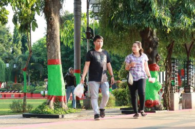 Kudus, December 2022. Photo of visitors relaxing enjoying the afternoon in the Kudus city square.