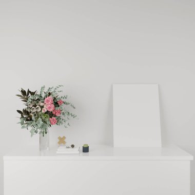 Beyaz vazoyla oturma odasındaki masanın üzerinde boş bir çerçeve var.