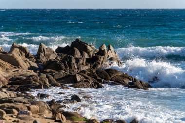 Deniz kıyısının güzel manzarası