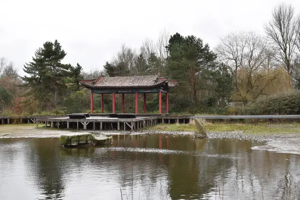 Sefton Park 'ta ahşap bir tapınak.