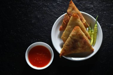 Risoleler - Endonezya yemekleri. Patatesle dolu popüler bir atıştırmalık..