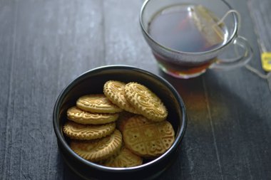 Hindistan cevizi aromalı bisküviler. Tatlı kek gemide.