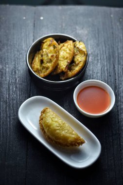 Koyu arkaplanı olan Karipap