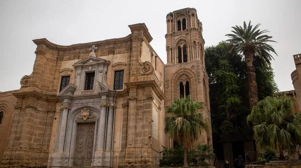 Palermo, Sicilya, İtalya 'nın en ünlü turistik merkezi.