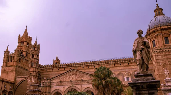 Palermo, Sicilya, İtalya 'nın en ünlü turistik merkezi.