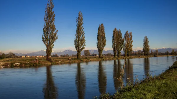 Adda nehir manzaraları, Lombardia bölgesi, Kuzey İtalya