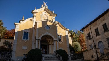 Orta San Giulio, Orta Gölü üzerindeki güzel köy, Piedmont (Piemonte), İtalya.