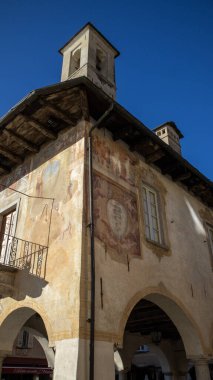 Orta San Giulio, Orta Gölü üzerindeki güzel köy, Piedmont (Piemonte), İtalya.