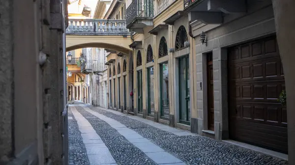 Orta San Giulio, Orta Gölü üzerindeki güzel köy, Piedmont (Piemonte), İtalya