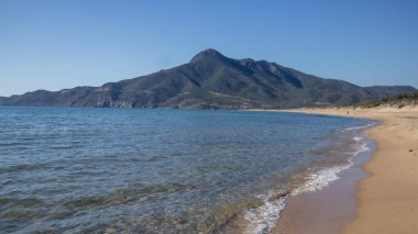 Dağlardaki güzel sahil