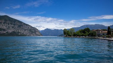 İtalya, Iseo Gölü 'nün güzel manzarası.