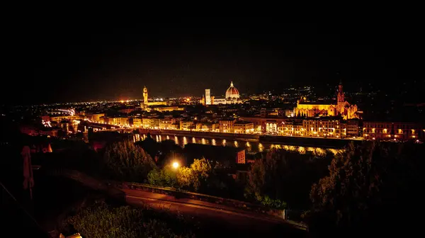 İstanbul 'un gece manzarası