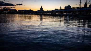 Denizin üzerinde güzel bir gün batımı, Malaga, İspanya