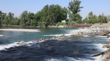 Parktaki güzel nehir