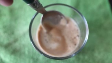 Adda nehrinin kıyısındaki köy, Vaprio d 'Adda, İtalya