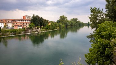 Köprüsü olan nehir ve Slovakya 'nın başkenti