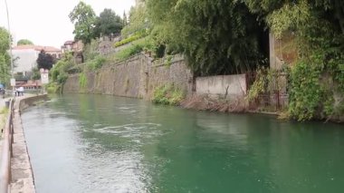 Adda nehrinin kıyısındaki köy, Vaprio d 'Adda, İtalya