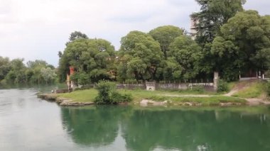 Adda nehrinin kıyısındaki köy, Vaprio d 'Adda, İtalya