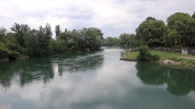 Adda nehrinin kıyısındaki köy, Vaprio d 'Adda, İtalya