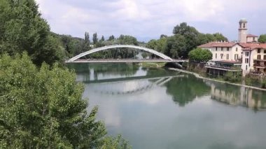 Adda nehrinin kıyısındaki köy, Vaprio d 'Adda, İtalya