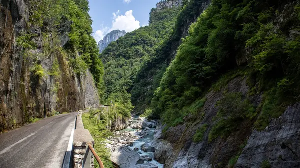 Dağların güzel manzarası