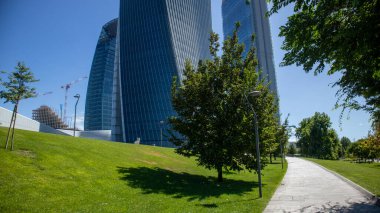 Şehirdeki modern ofis binası