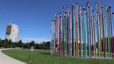 Şehrin modern binası