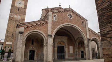 San Sigismondo, Ortaçağ kilise ve kulesi, Rivolta d 'Adda, Cremona, Lombardy, İtalya, 28 Temmuz 2025