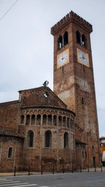 San Sigismondo, Ortaçağ kilise ve kulesi, Rivolta d 'Adda, Cremona, Lombardy, İtalya, 28 Temmuz 2025