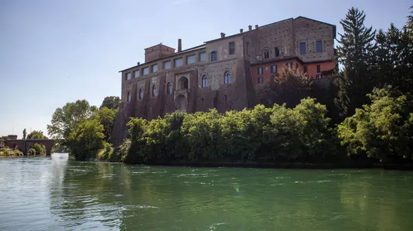 Cassano d 'Adda' daki Visconti Kalesi, Milano, Lombardy, İtalya, 29 Temmuz 2025