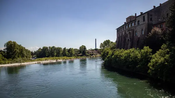 Cassano d 'Adda' daki Visconti Kalesi, Milano, Lombardy, İtalya, 29 Temmuz 2025