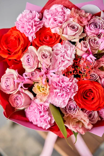 Schöner Strauß Gemischter Blumen Auf Dem Holztisch Floral Shop Konzept — Stockfoto