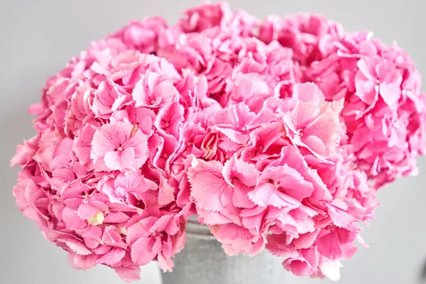 stock image Beautiful pink hydrangea flowers in a vase on a table . Bouquet of light pink flower. Decoration of home. Wallpaper and background. fuchsia color. High quality photo